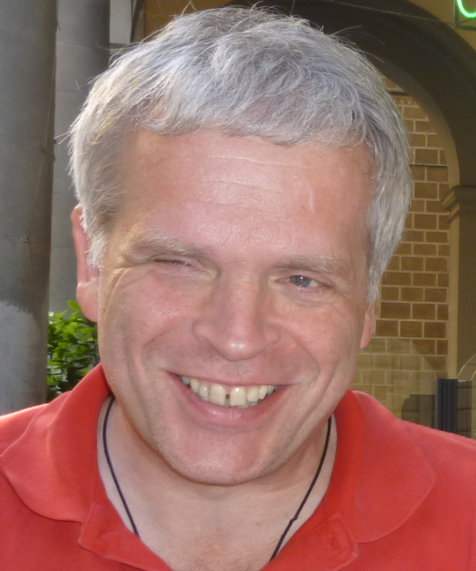 Bild: Foto von Volker Tesar in rotem T-Shirt - lachend (Florenz 2012)